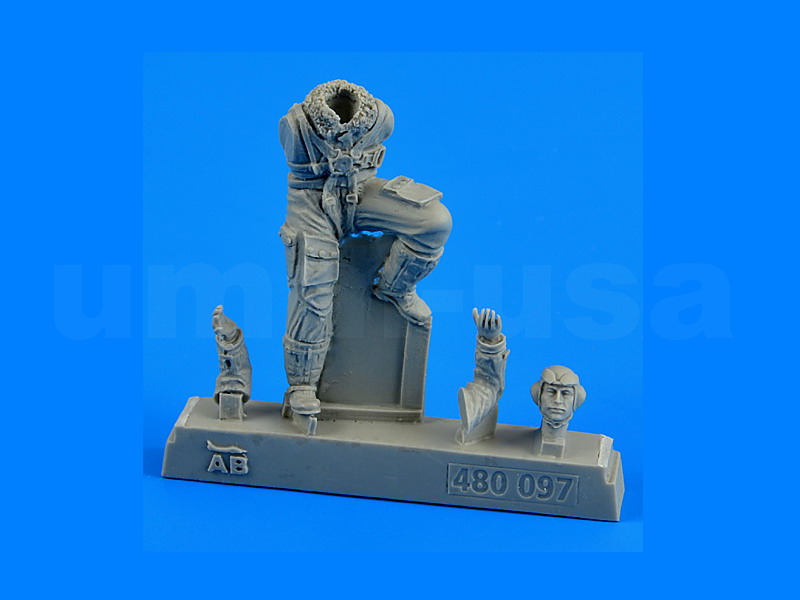 AB480097 WWII Luftwaffe Pilot Bf 109 - Late Version 1/48